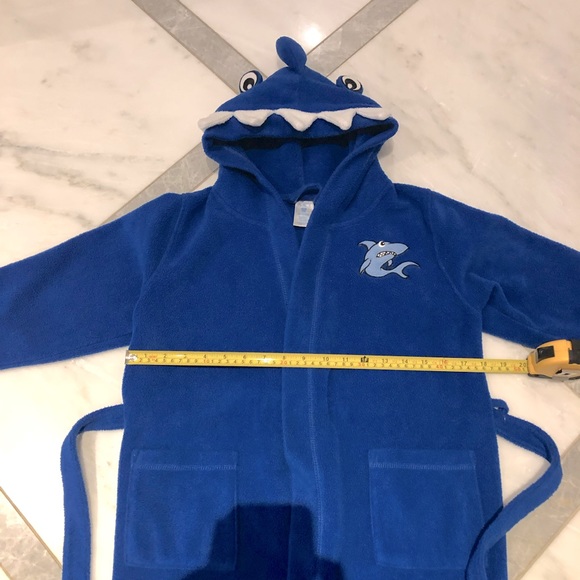 Child’s Shark Bathrobe - Picture 5 of 6